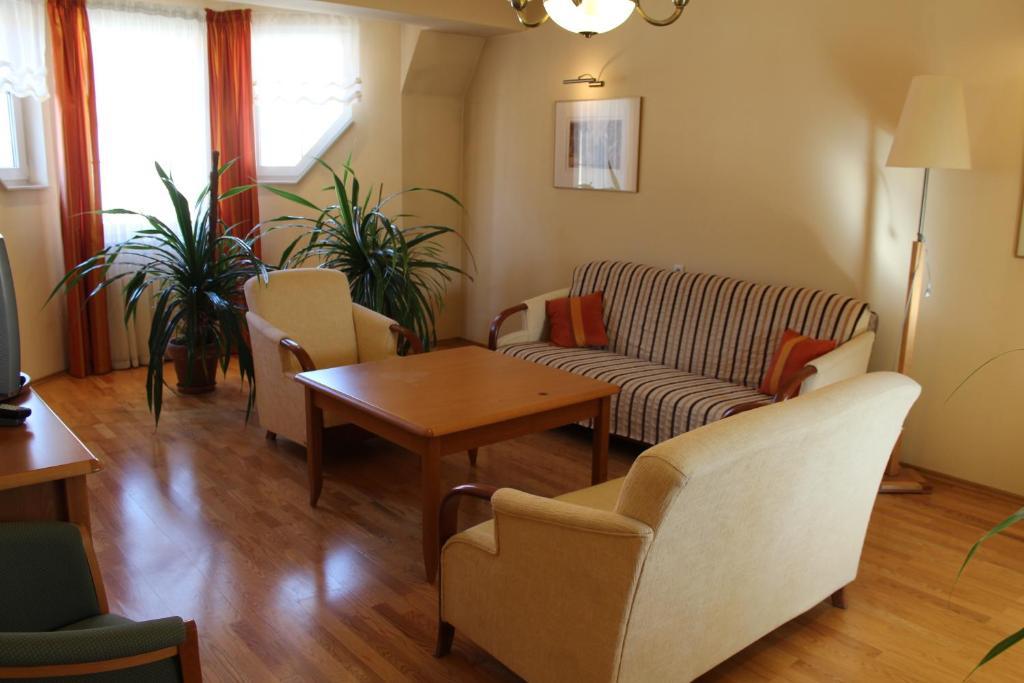 Hotel Zajazd Kultury, Dawniej Pocztowy 지엘로나구라 외부 사진